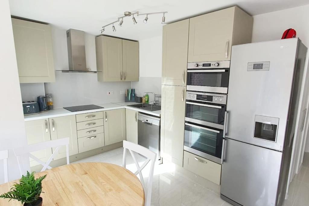 Walnut Flats-F2, 3-Bedroom With Garden & Patio - Ac, Parking, Netflix, Wifi - Close To Oxford, Bicester & Blenheim Palace Exterior foto